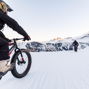 VTT sur les pistes en hiver