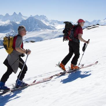 Ski de randonnée face aux Aiguilles d'Arves