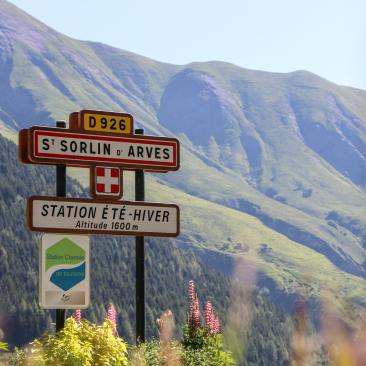 Panneau village Saint Sorlin d'Arves fleuri