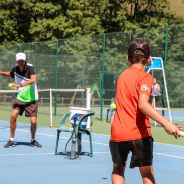 Tennis - Cours avec moniteur diplômé d'Etat_Saint-Sorlin-d'Arves - Cours de tennis à Saint Sorlin d'Arves