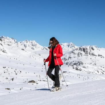 Sortie raquettes - ESF - Raquettiste sur les pistes