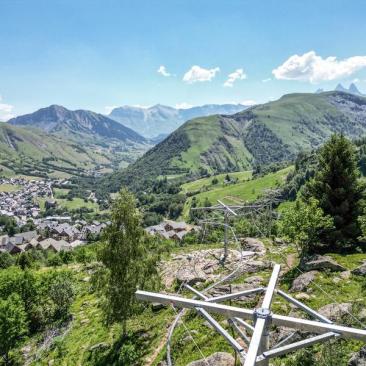 Tyrolienne à virages - Plus longue tyrolienne à virages d'Europe avec vue sur le village
