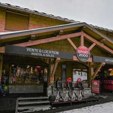 Devanture magasin Sport 2000 - Arthur Sports - Vue extérieure hiver