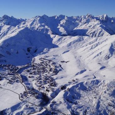 Le domaine skiable de La Toussuire Les Bottières - Le domaine skiable vu d'avion