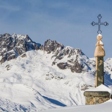 Croix du Col de la Croix de Fer en hiver - Croix du Col de la Croix de Fer en hiver