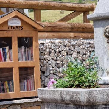 Boîtes à livres_Saint-Sorlin-d'Arves - Boîtes à livres proche de la Mairie de Saint Sorlin d'Arves