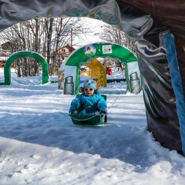 Aire de luge - Enfant aire de luge