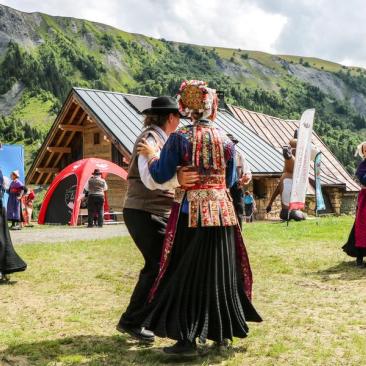 Fête des Prés Plans_Saint-Sorlin-d'Arves - Danse des Soldanelles