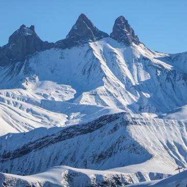 Aiguilles d'Arves_Saint-Sorlin-d'Arves - Aiguilles d'Arves enneigées depuis Saint Sorlin d'Arves