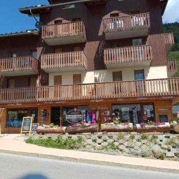 Les Carlines - Vu extérieure été